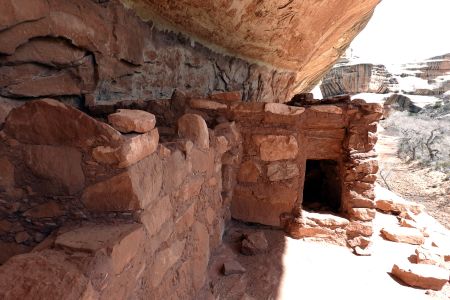 Zbytky indiánského obydlí v Natural Bridges NM